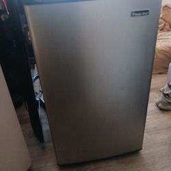 Magic Chef Refrigerator 