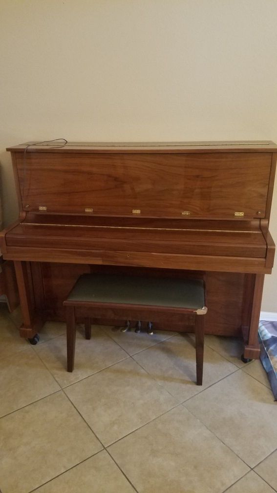 Samick Su121-a Upright Piano