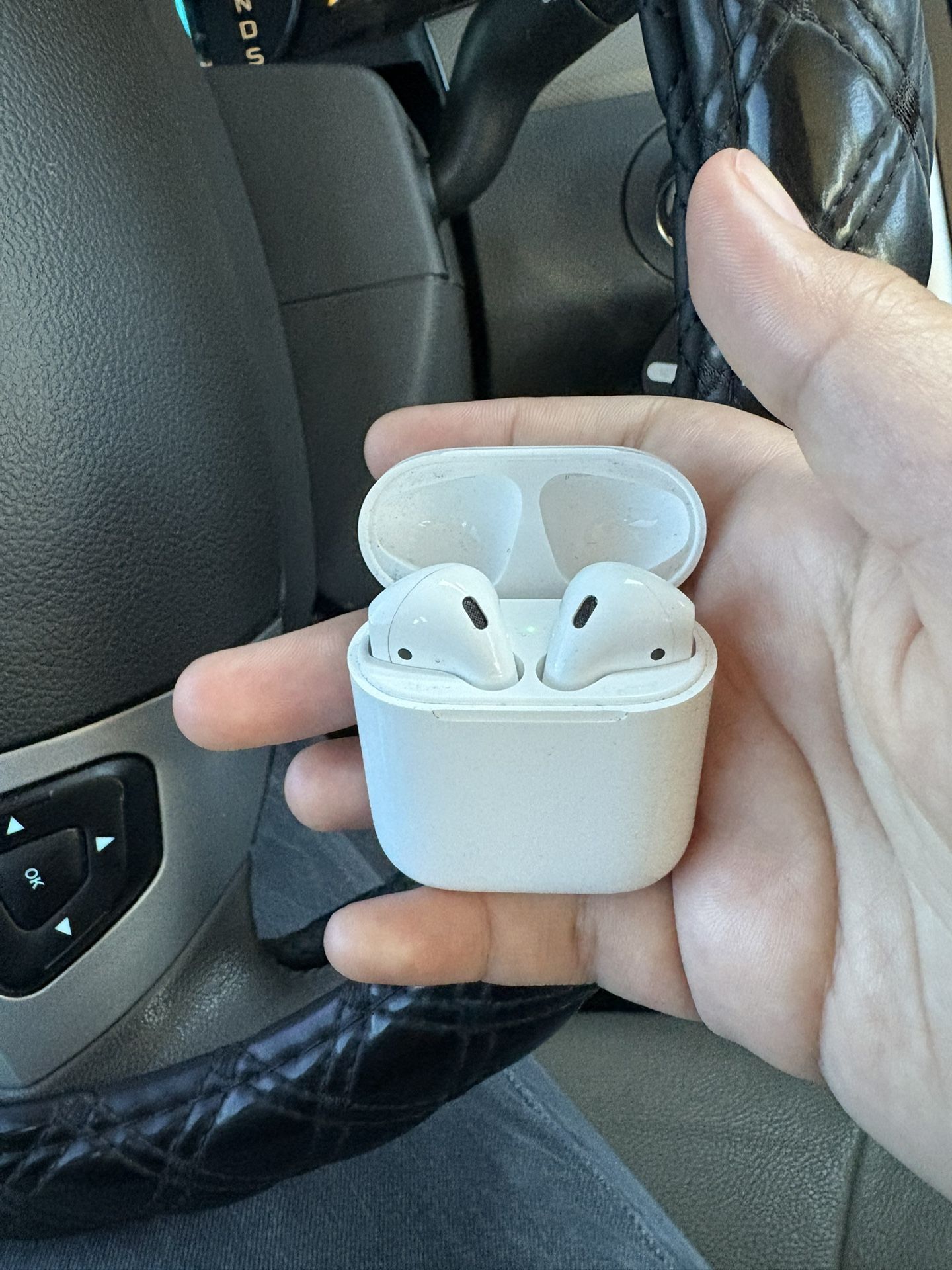 Airpods (2nd generation)