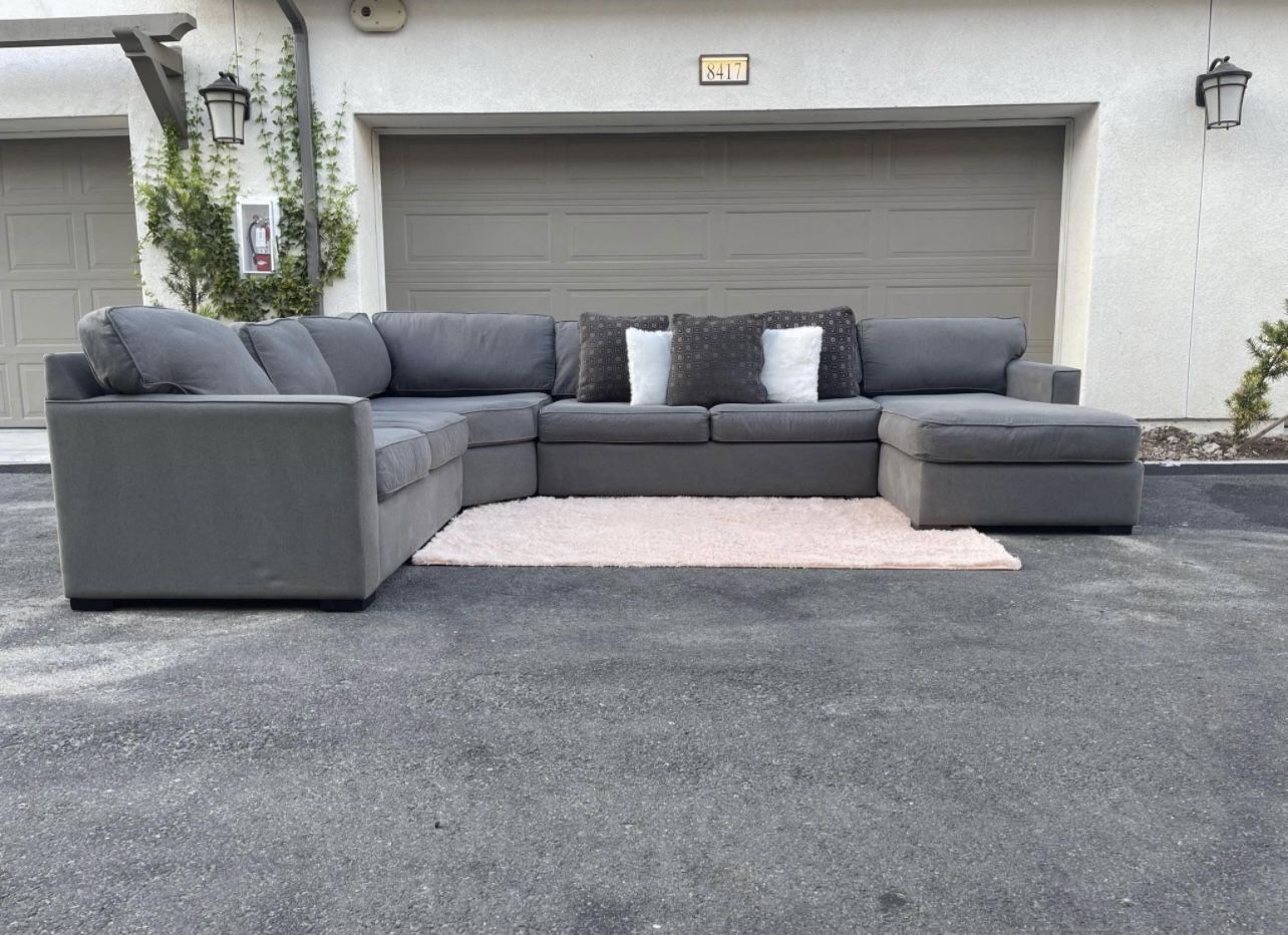Stunning Macy’s Gray Sectional Couch In Perfect Condition - Free Delivery 🚛