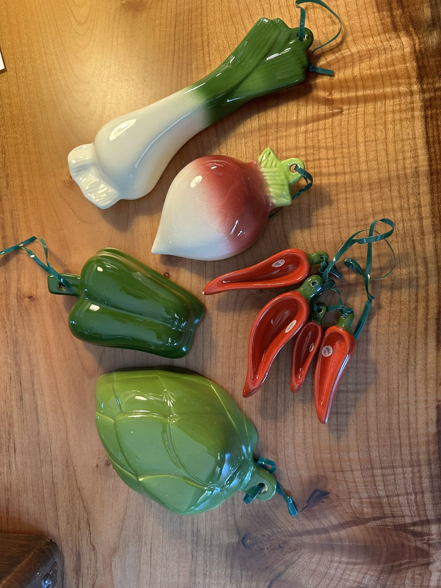 Vintage Vegetable Measuring Cup And Spoon Set for Sale in Edgewood