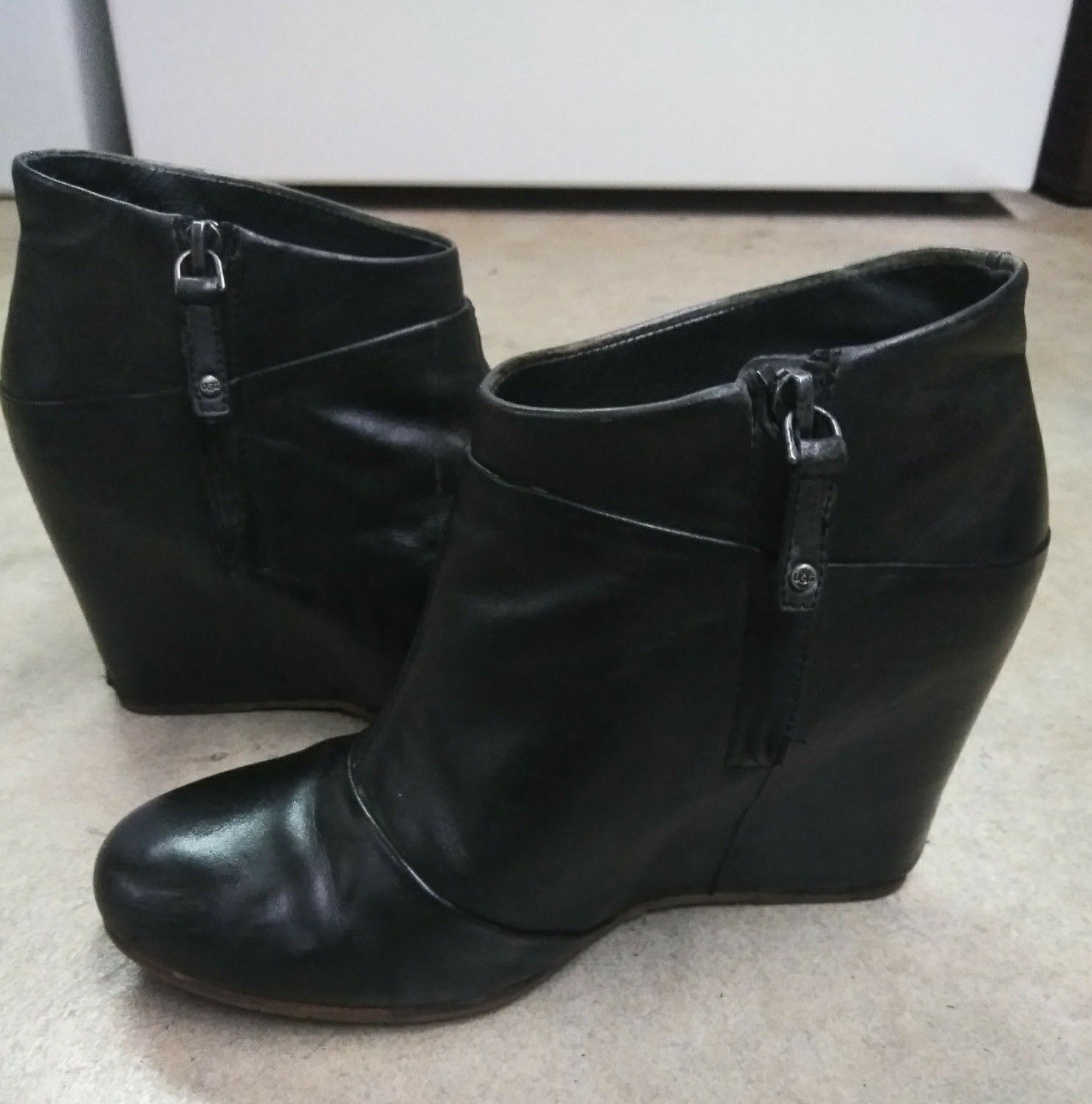 Ugg Black Leather Wedge Ankle Boots Women's 8.5 (39.5) Make Offer