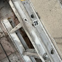 28’ Foot Ladder Louisville / Escalera De 28 Pies 