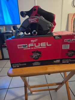 Milwaukee M12 FUEL 5-3/8 in. Cordless Circular Saw (Model 2521-20)