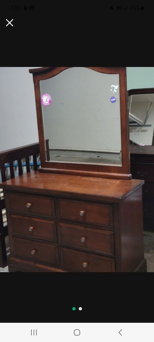 Dresser With Mirror