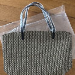 Beautiful straw summer black/gold tote shopping bag beach bag or travel tote Brand new  Gifted from Saks Fifth Avenue