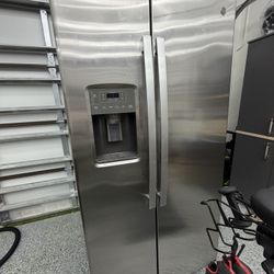 Nevera GE GSS25GYPFS Side-by-Side Stainless Steel