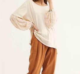 NWT FREE PEOPLE SZ XS WE THE FREE JADE LONG SLEEVE POCKET HI-LOW TEE ECRU (Beige)