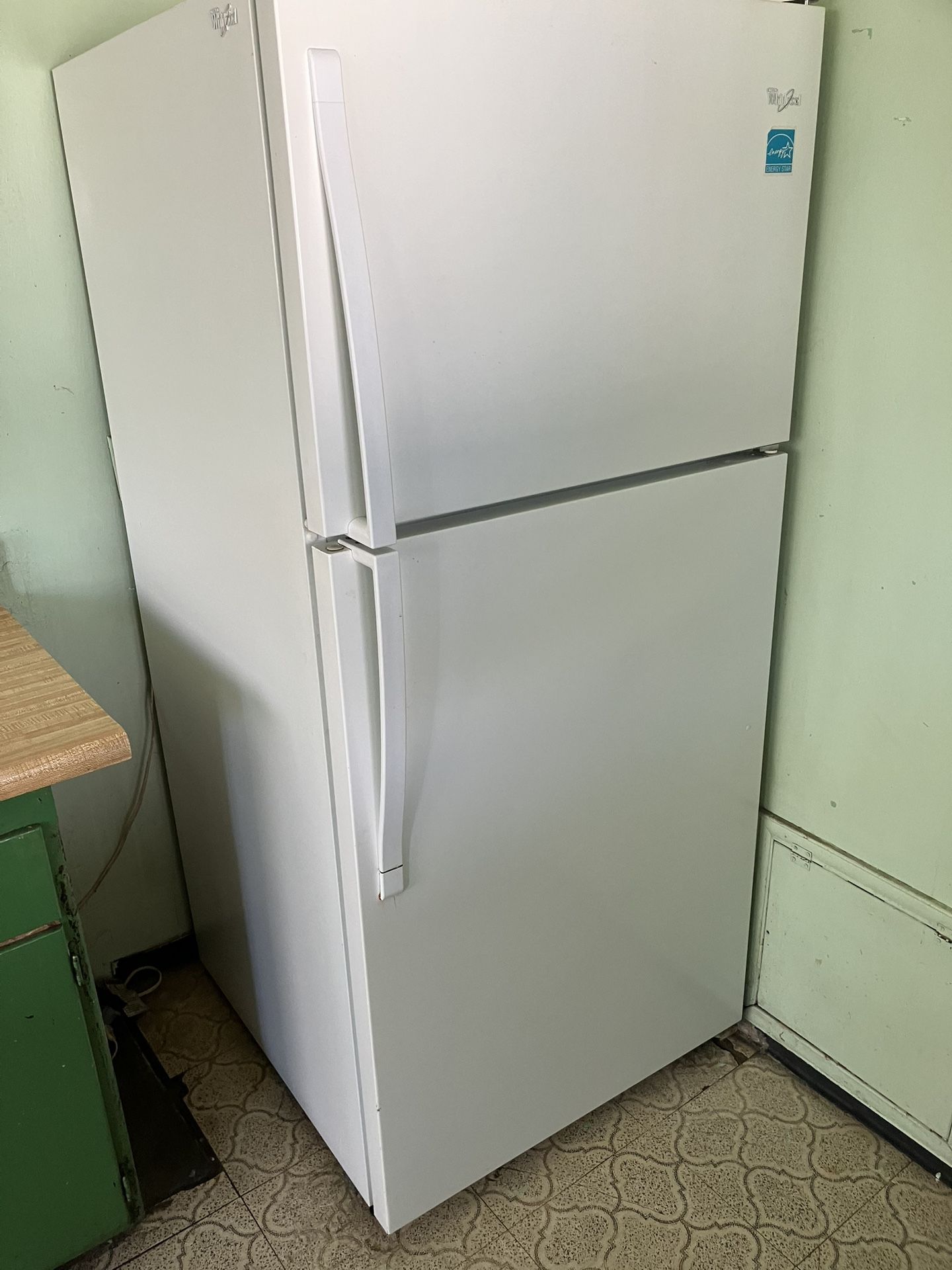 Refrigator $200.