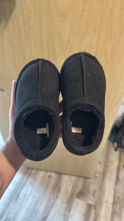 Kids slippers size 9