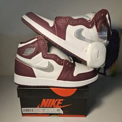 Size 6.5y - Bordeaux Jordan 1's - $100 Firm