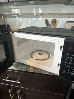 Mainstays 0.7 cu. ft. Countertop Microwave Oven, 700 Watts, Black