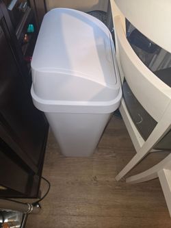 Sterilite Kitchen trash can