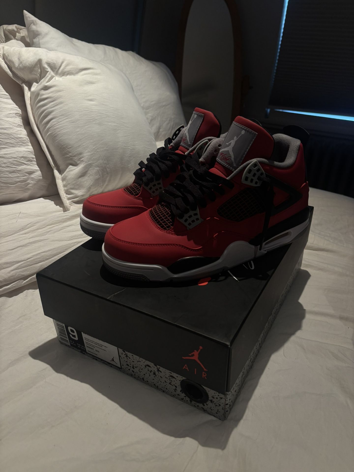 Jordan 4s