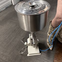 pneumatic liquid filling machine