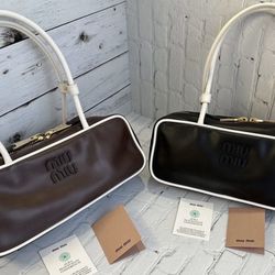 Retro Style Bowling Bag With Contrast Handles