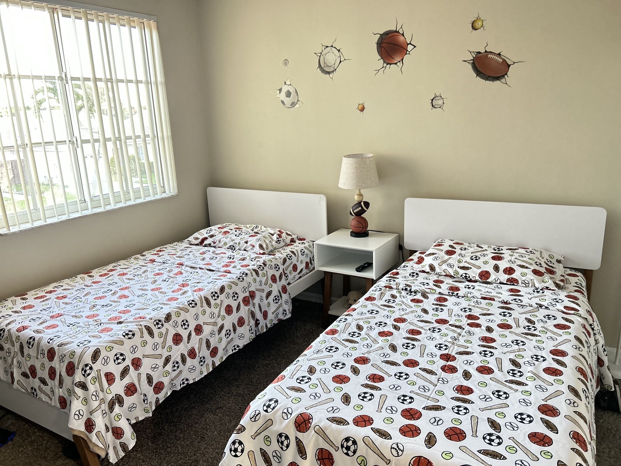 Twin Beds With Mattress / 2 Camas Personales Con Colchón