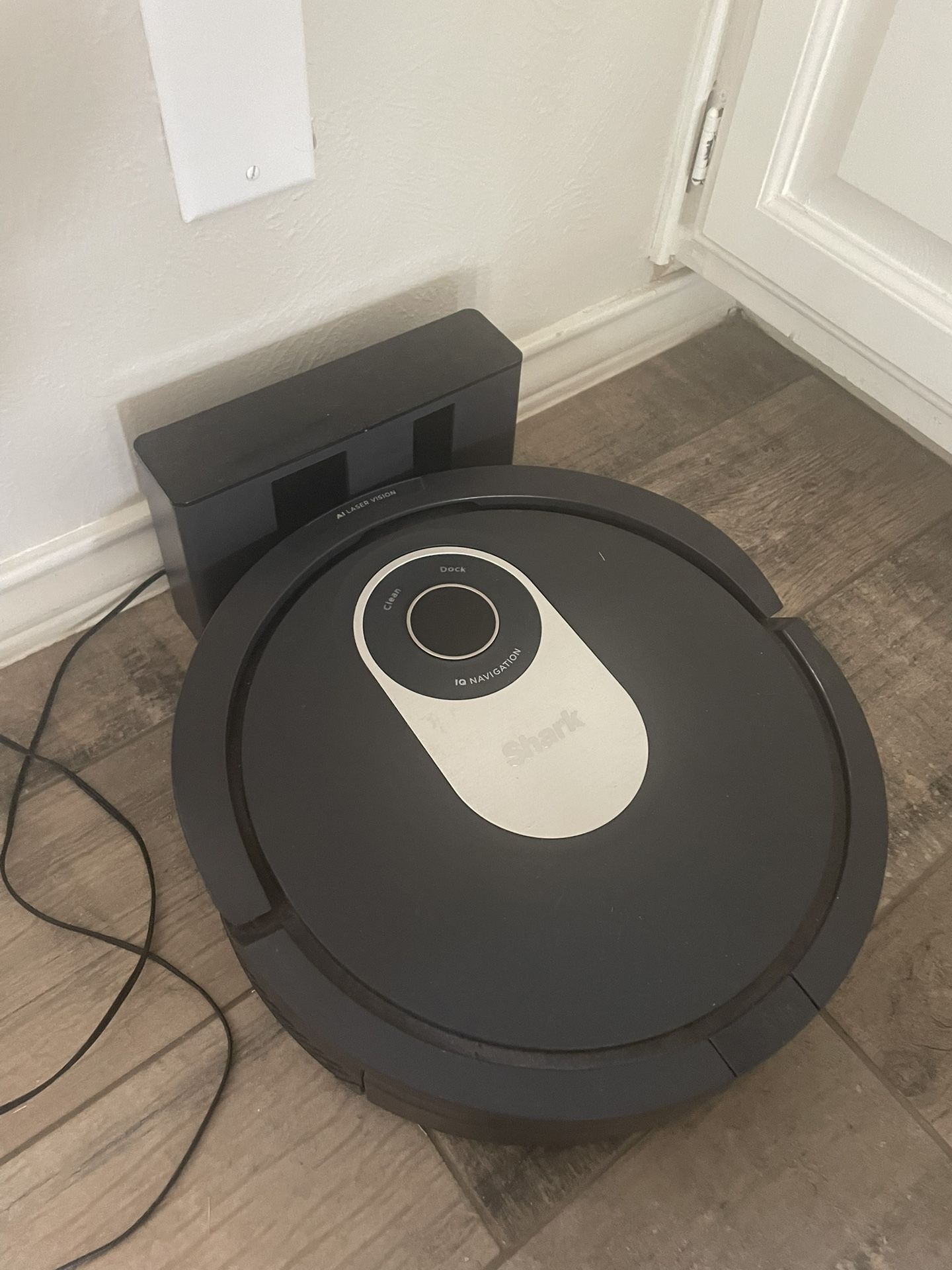 Shark IQ Navigation Robot Vacuum