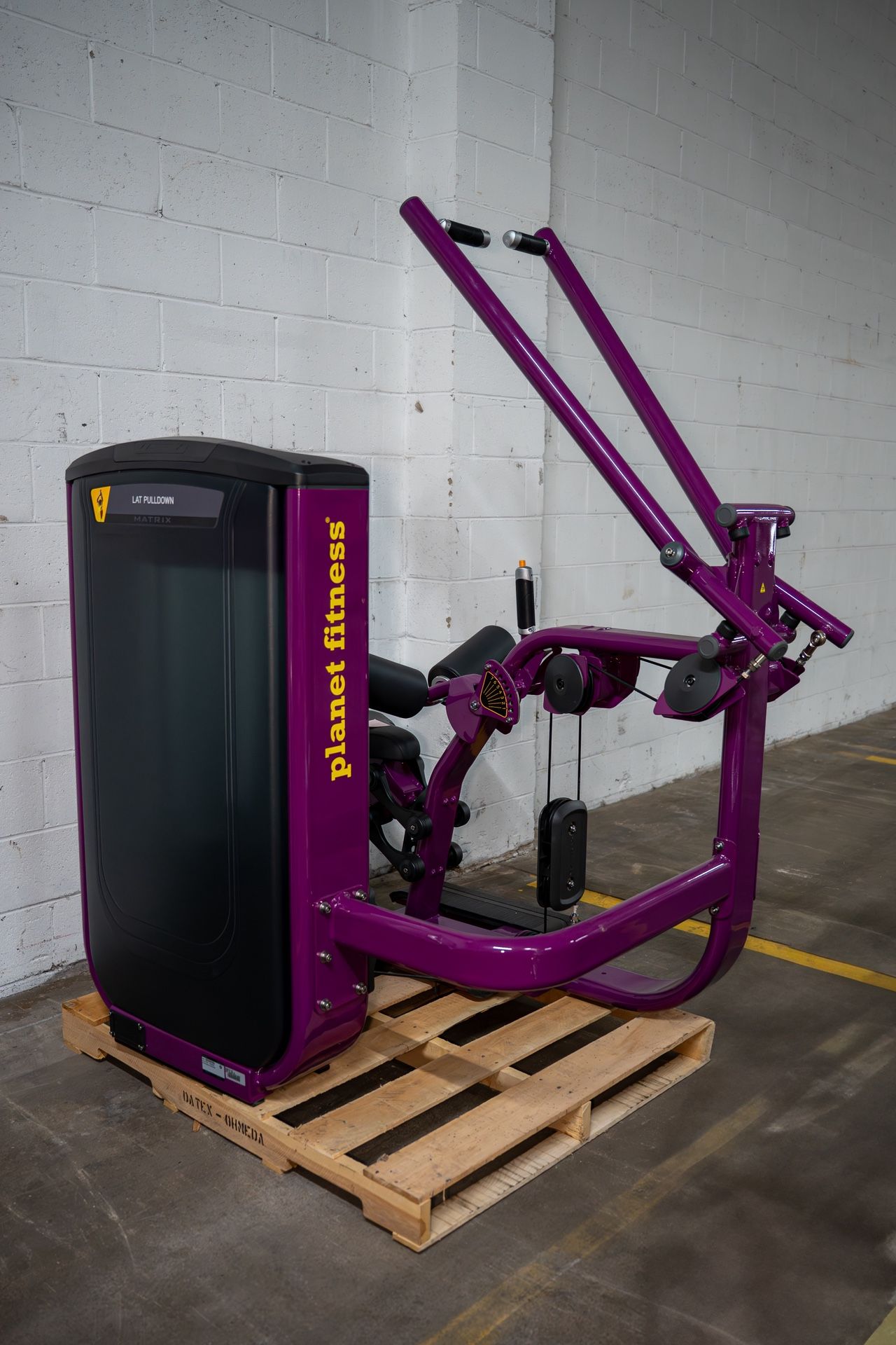 Matrix Versa Diverging Lat Pulldown