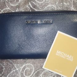 Michael Kors Wallet AUTHENTIC Free Gifts 🎁 Included 