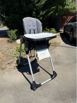 FREE HIGHCHAIR