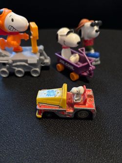 Snoopy Peanuts Toy Figure Lot of 4
