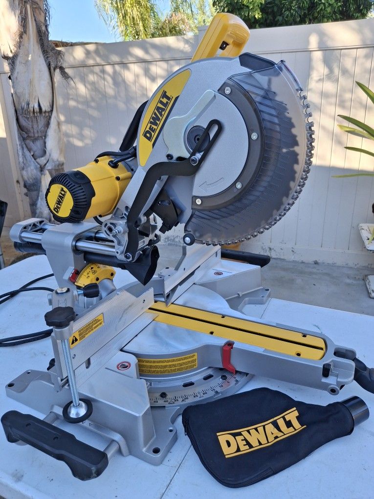 Dewalt 12 in. Double Bevel Sliding Compound Miter Saw 