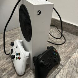 Xbox Series S| 2 Controllers