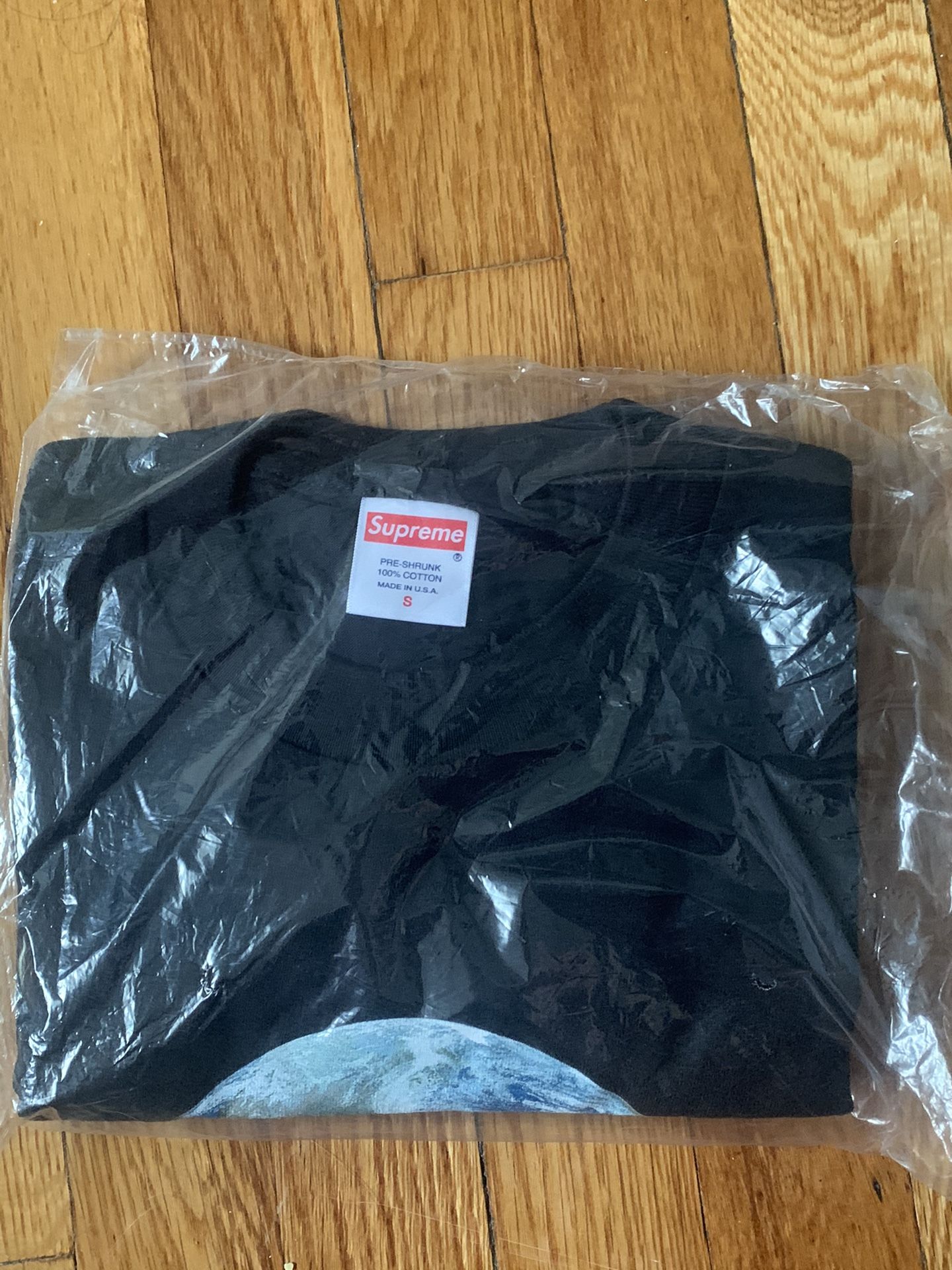 Supreme one world tee size SMALL