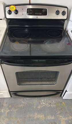 GE Stainless Electric Range – Glass Top, 30in