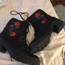 Beautiful women’s boots size 7 1/2