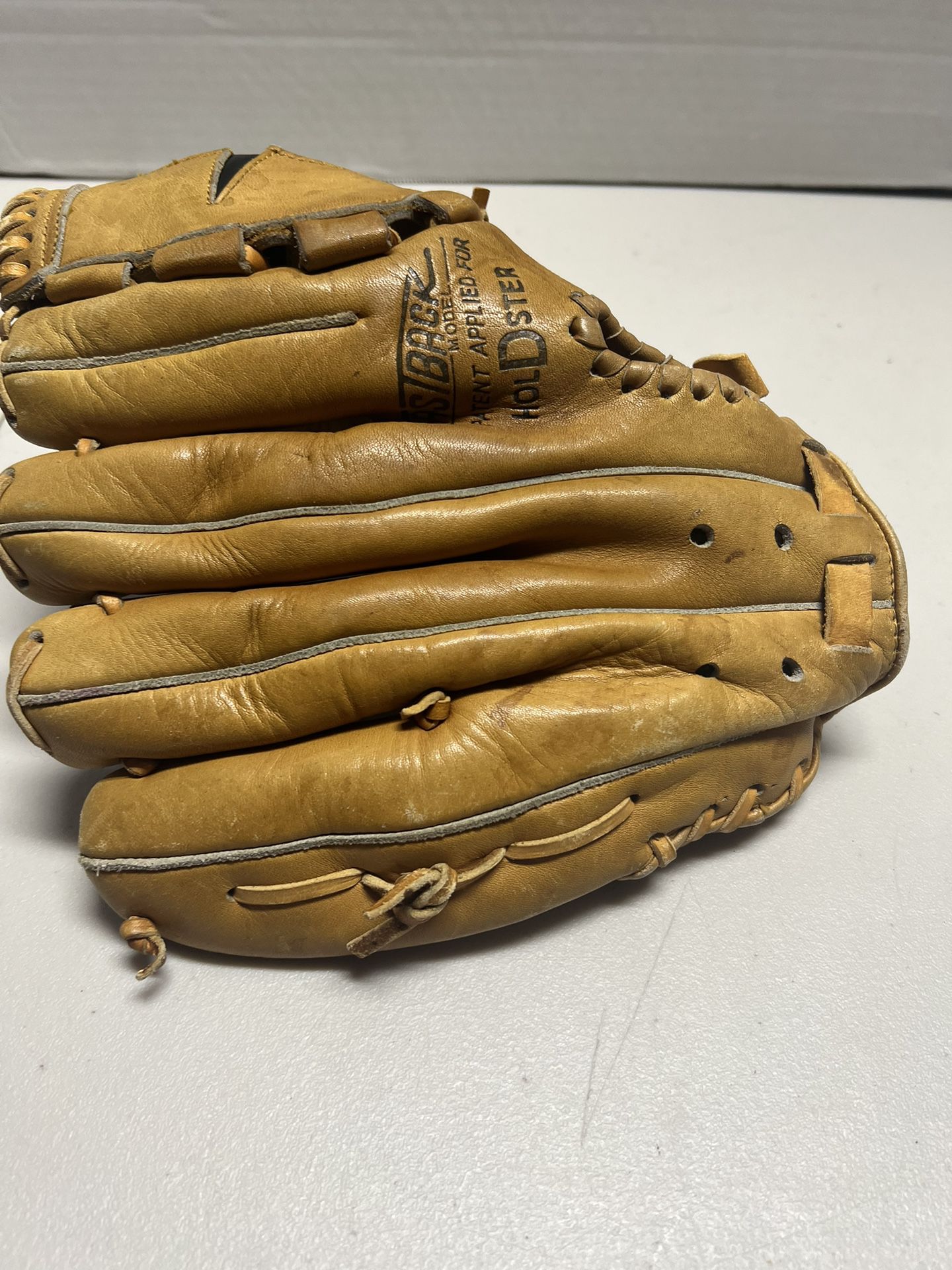 Vintage Rawlings Bobby Knoop Fastback GJF8 Baseball Glove Mitt  RHT Right Hand Throw. Glove is in good condition and looks like it’s intended for smal
