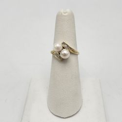 14kt Yellow Gold Diamond and Pearl Ring 2.9g