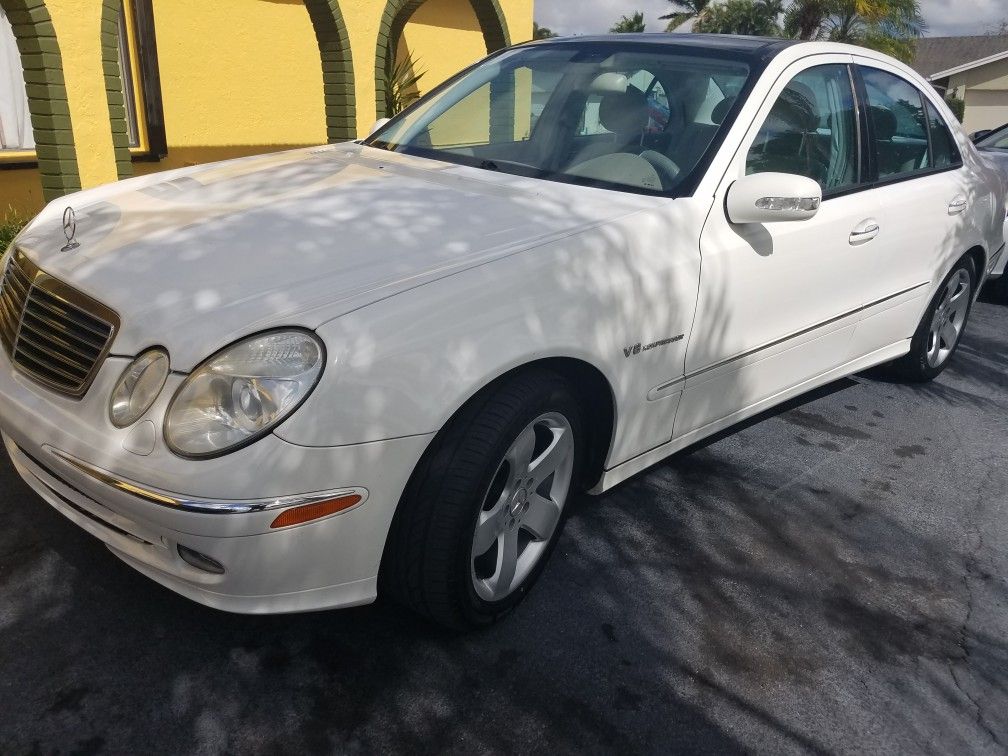 2005 Mercedes-Benz e500 with panoramic roof