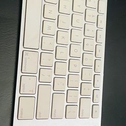 Apple Keyboard 