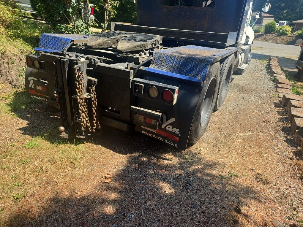 Mobil Home Hauler Truck