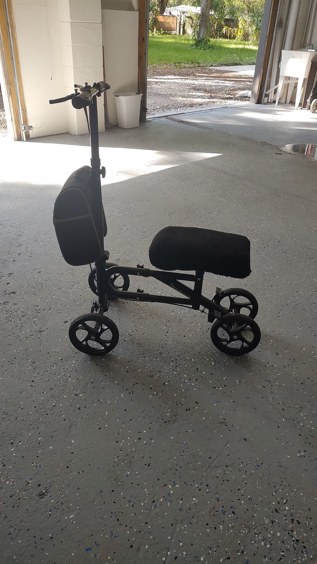 Knee scooter