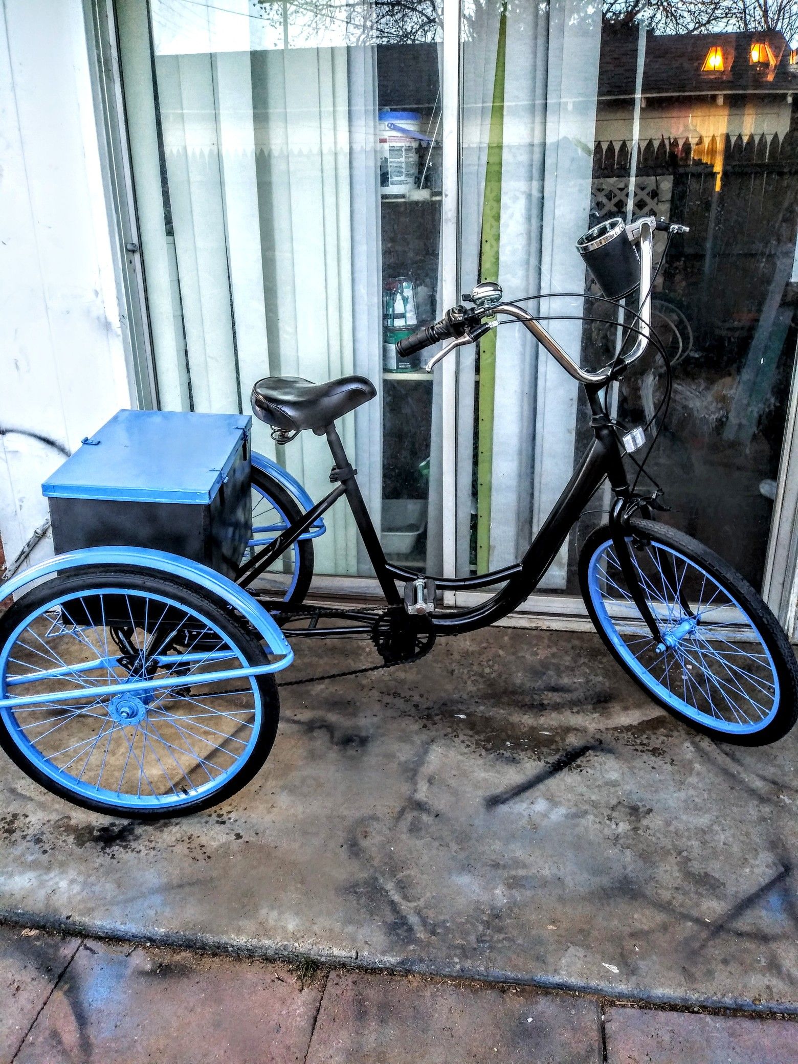 24" BLACK & BLUE ADULT TRIKE 6SP