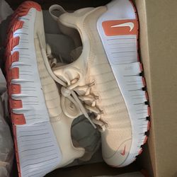 Women’s Nike Metcon 6 Peach Guava Ice 6.5