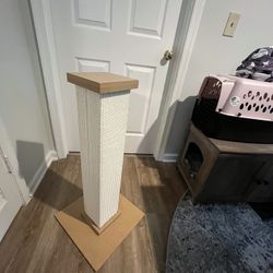 Wood cat scratching post