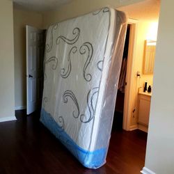 NEW KING-SIZE PILLOW TOP MATTRESS AND BOX SPRING