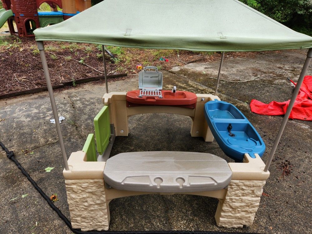 Step2 All Around Playtime Patio with Canopy