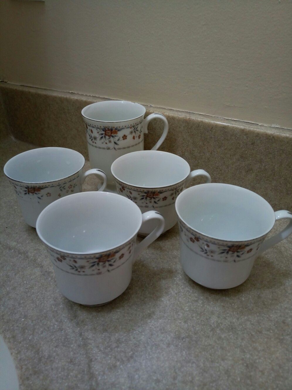 Collectible 4-Piece fine porcelain China coffee cups (Japan) with a free cup