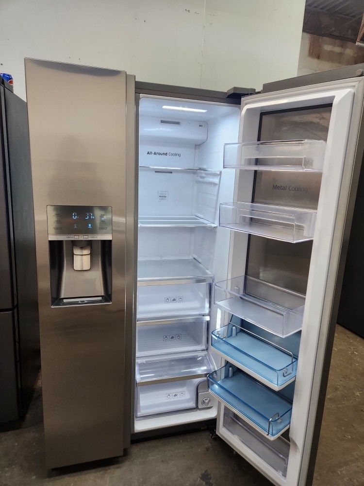 SAMSUNG REFRIGERATOR STAINLESS STEEL WITH SHOSE CASE LIKE NEW