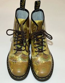 Dr. Martens, National Gallery Van Gogh Sunflowers boots.Light use. M8, W9.Unisex