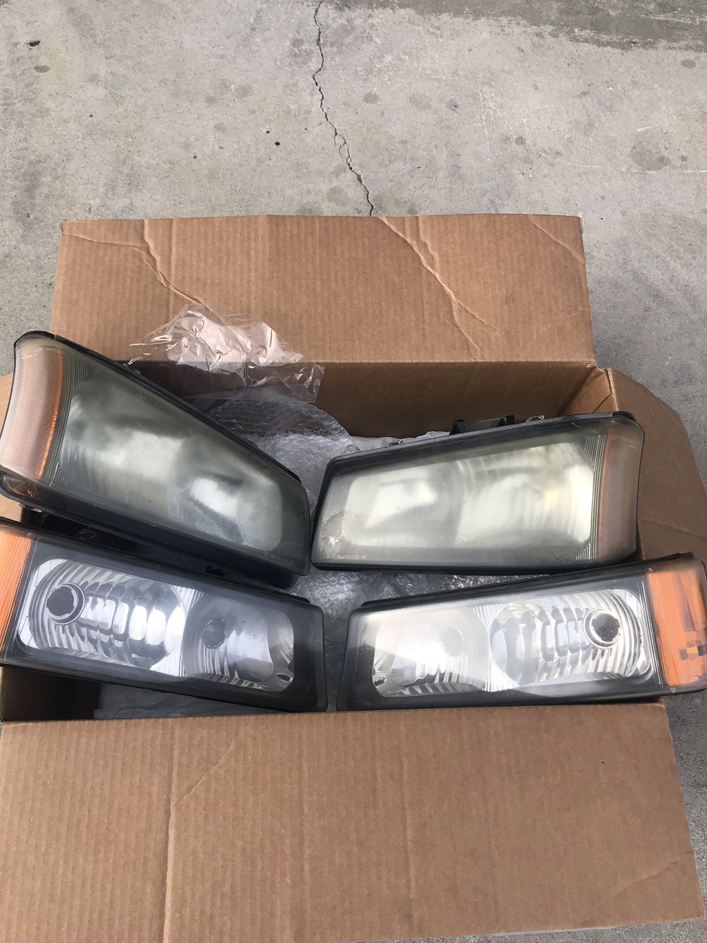 Chevy Silverado headlights (03-06)