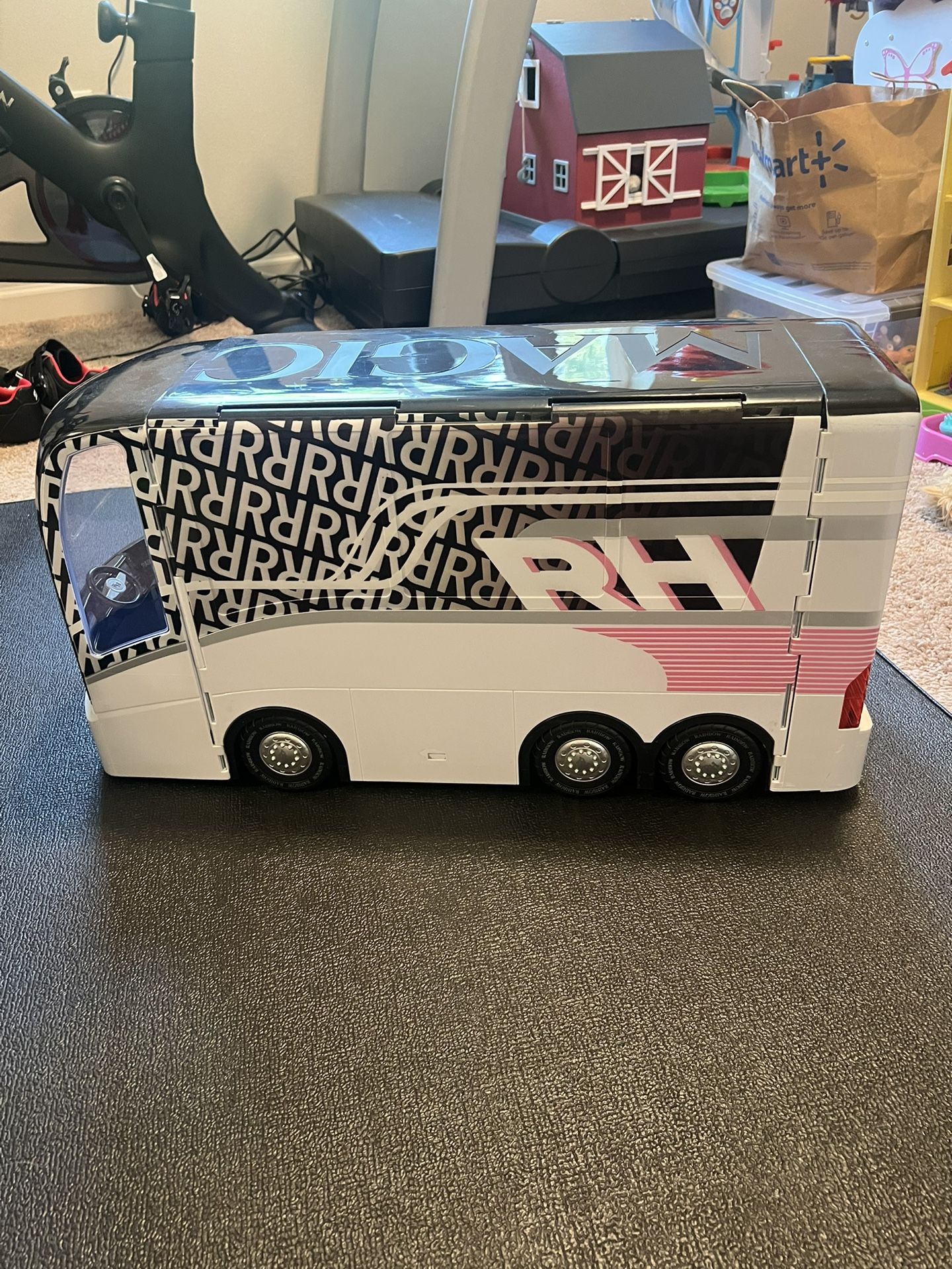 Rainbow High doll tour Bus