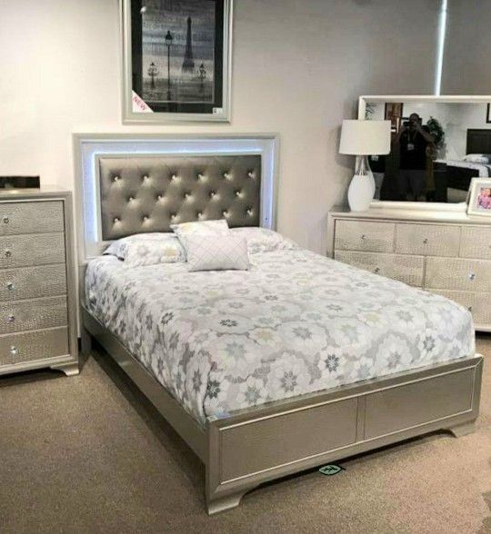 $39 Down Payment ‼️👈Lyssa Champagne LED Panel Bedroom Set