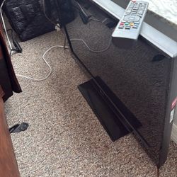 32 inch LG TV with remote