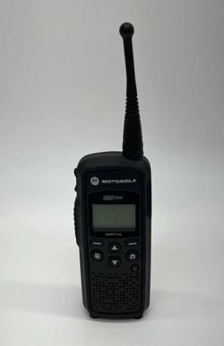 SELL ASAP ☆WALKIE TALKIE ☆ SET of TWO MOTOROLA DTR550S ☆ BRAND NEW